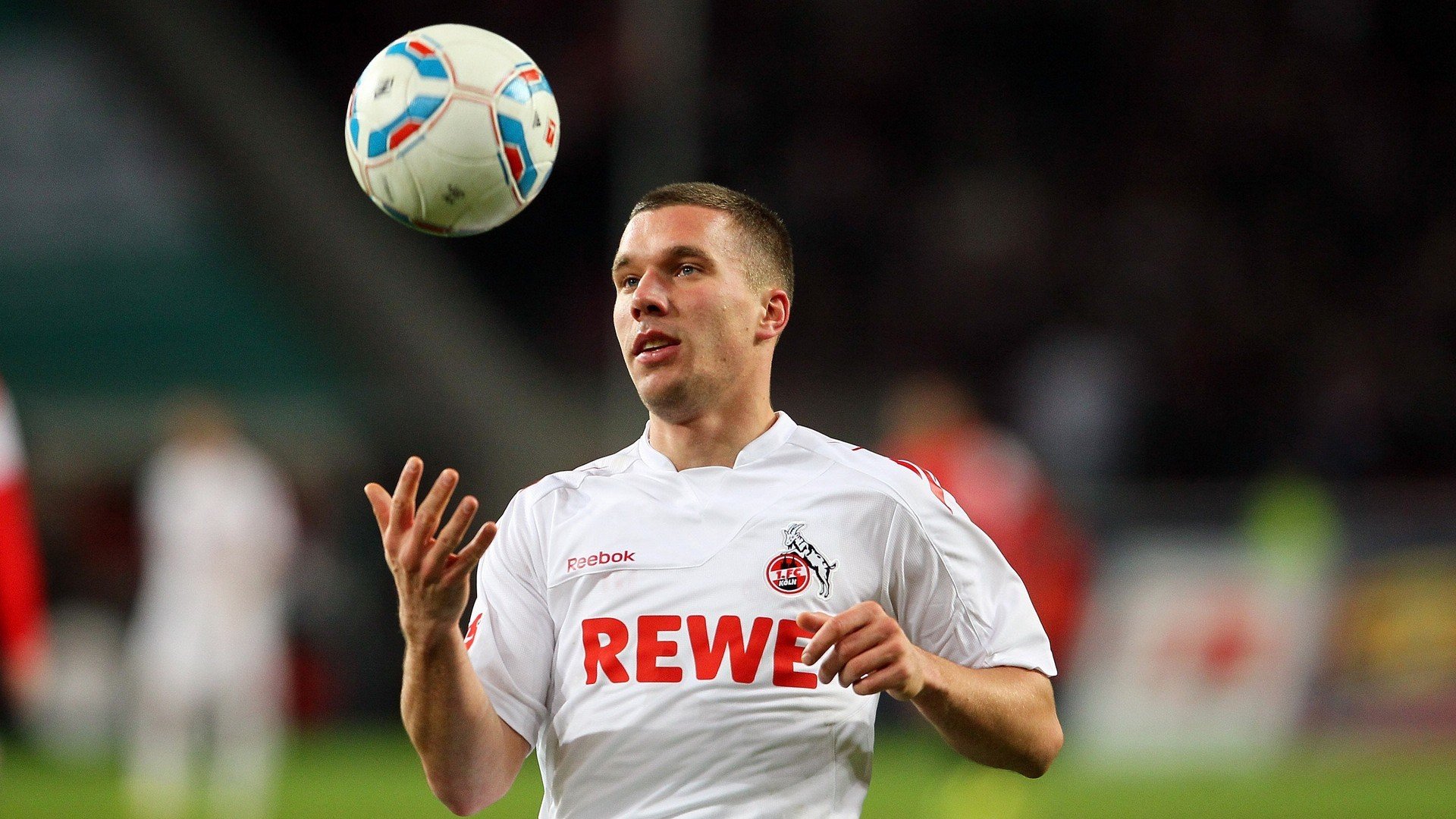 关键战里,他用多次“飞身封堵”拒绝对手“空中接力”!