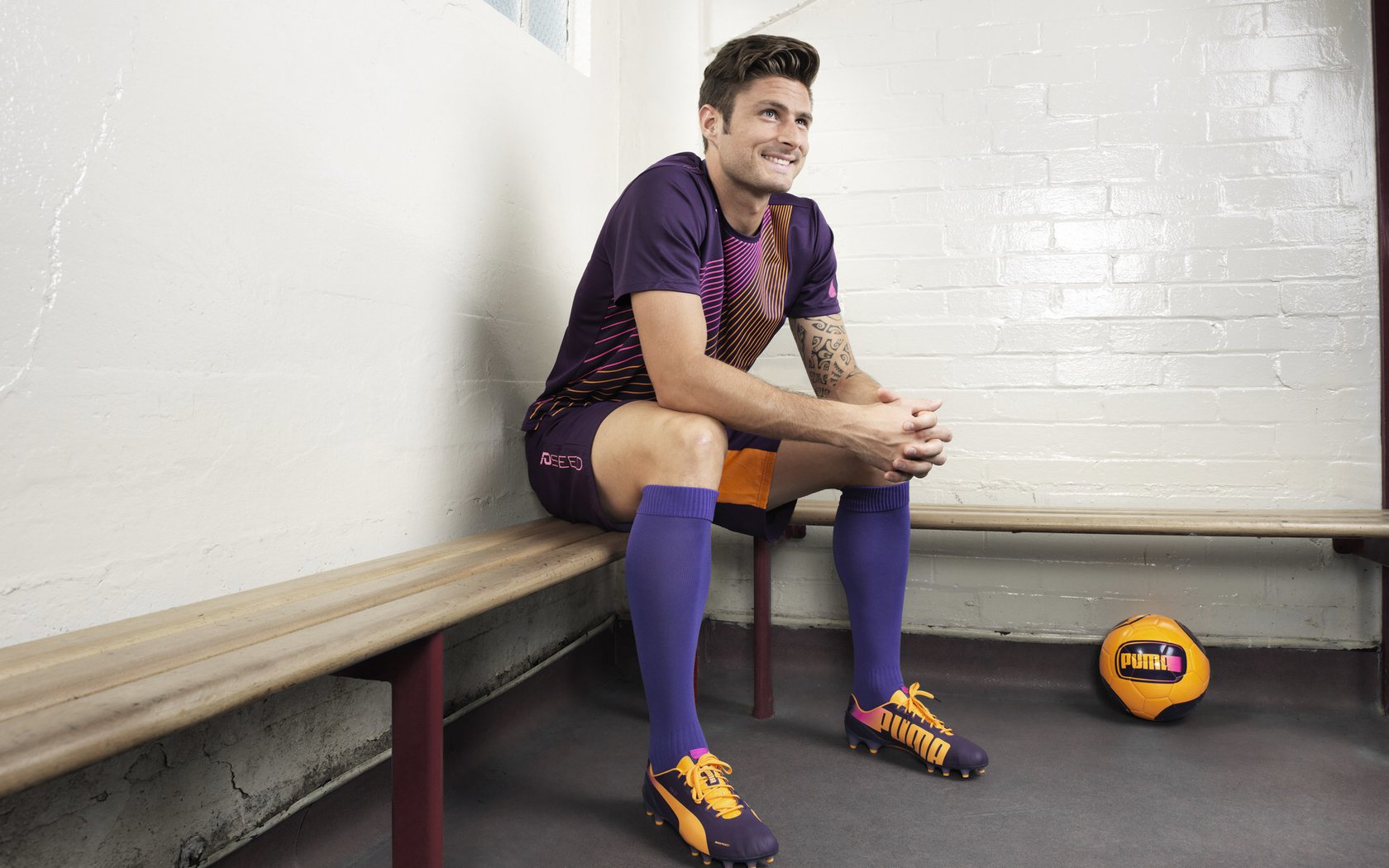 在男子团体四分之一决赛中，伊朗队以3_0击败日本队，创造历史性胜利。