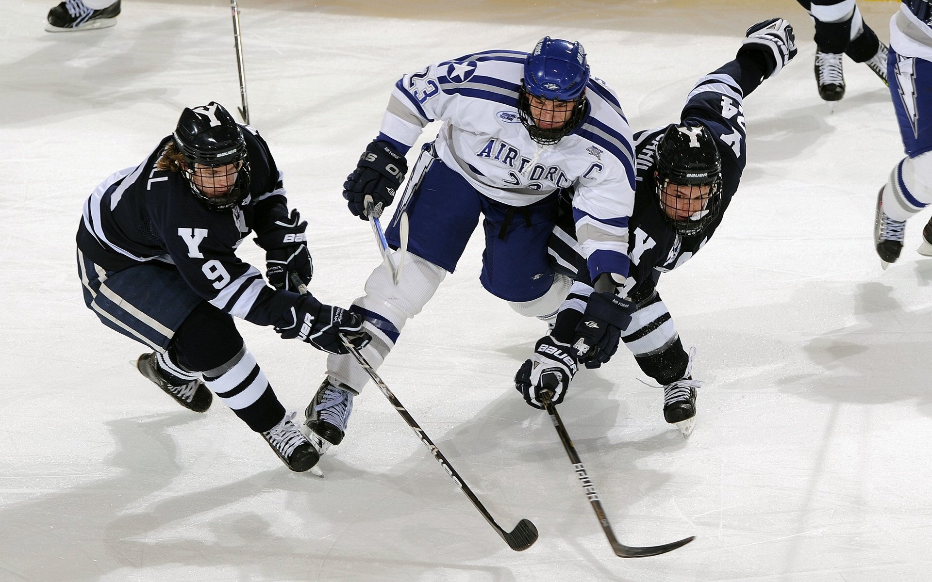 法甲激烈对峙,专家分析比赛中战术调整对比赛果的影响,法甲对抗强度